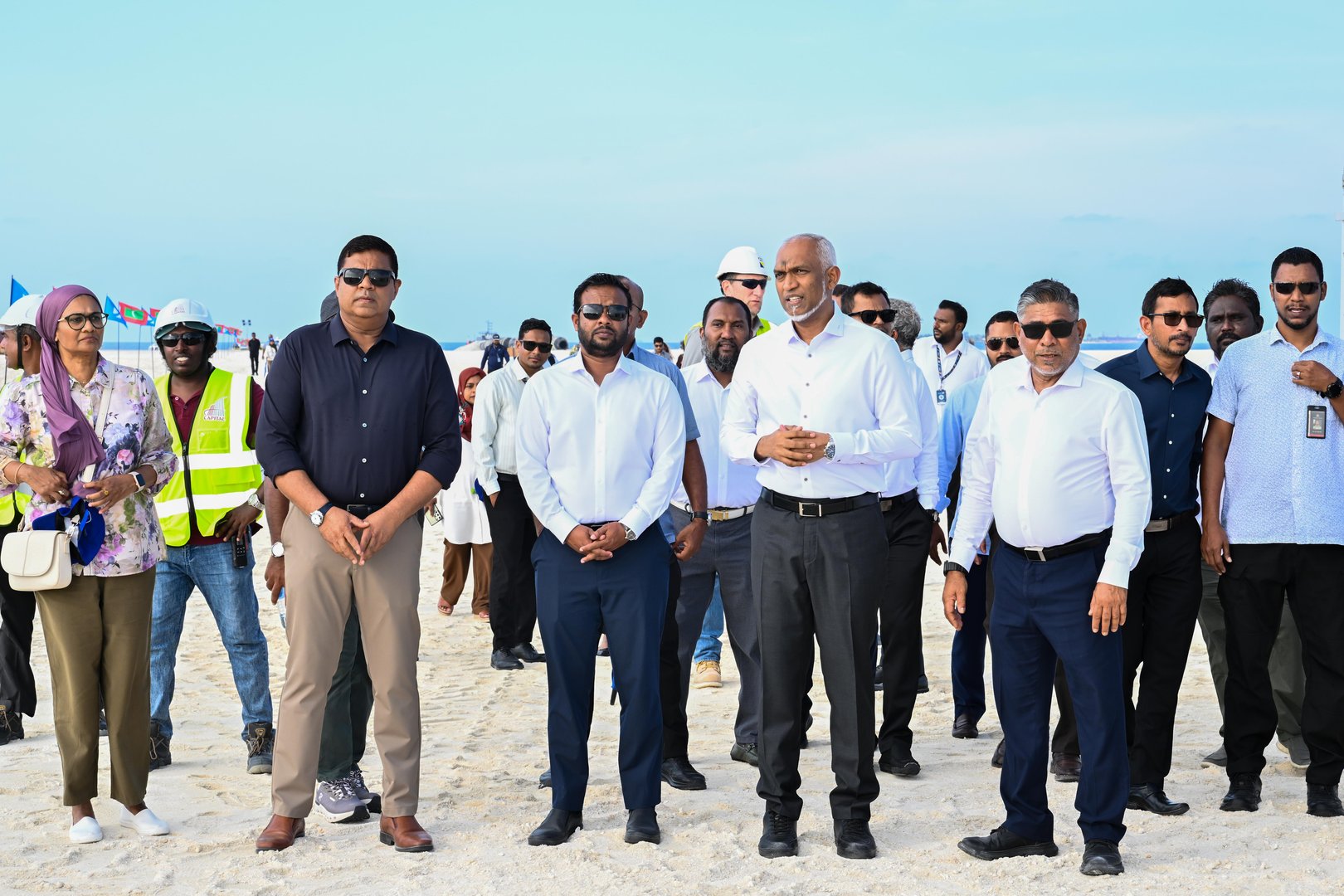 ރައީސް ޑރ. މުހައްމަދު މުއިއްޒު ގިރާވަރުފަޅު ބިންހިއްކުމުގެ މަޝްރޫއު ކުރިއަށްދާގޮތް ބައްލަވާލައްވަނީ --- ފޮޓޯ: ރައީސް އޮފީސް 